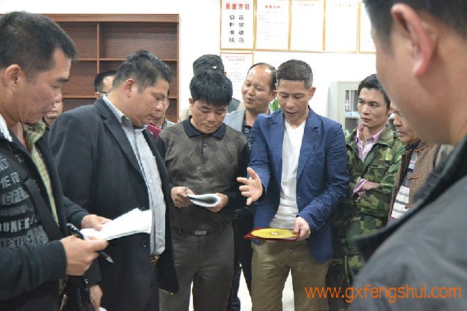 黄俊文师傅现场指导学生操盘