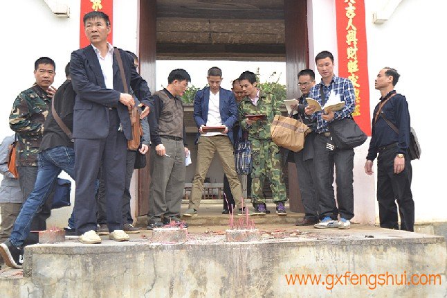 黄俊文师傅现场指导学生操盘
