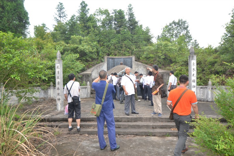 黄俊文师傅对胡耀邦曾祖父坟风水考察点评
