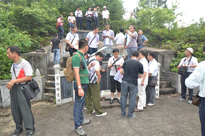黄俊文师傅对胡耀邦曾祖父坟风水考察点评