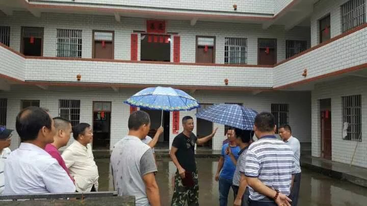 2016年端午节黄俊文老师带领学生前往广西容县考察学习